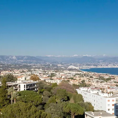 Feriehus Le Chambord Stylish 2-bedroom With Breathtaking View In Antibes! Antibes