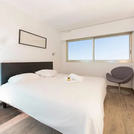 Feriehus Le Chambord Stylish 2-bedroom With Breathtaking View In Antibes! *