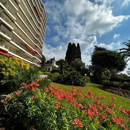 度假居 Le Chambord Stylish 2-bedroom With Breathtaking View In Antibes!