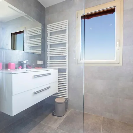 Le Chambord Stylish 2-bedroom With Breathtaking View In Antibes!