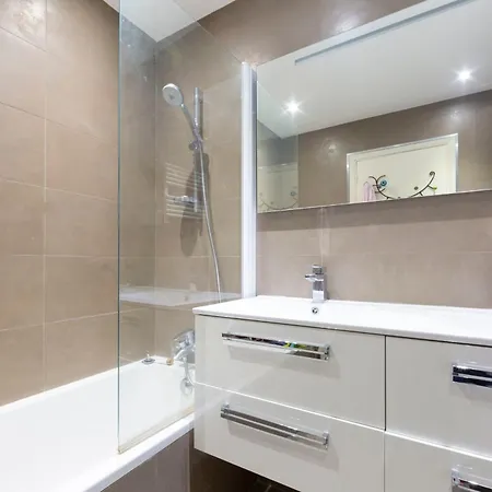 Le Chambord Stylish 2-bedroom With Breathtaking View In Antibes! 昂蒂布