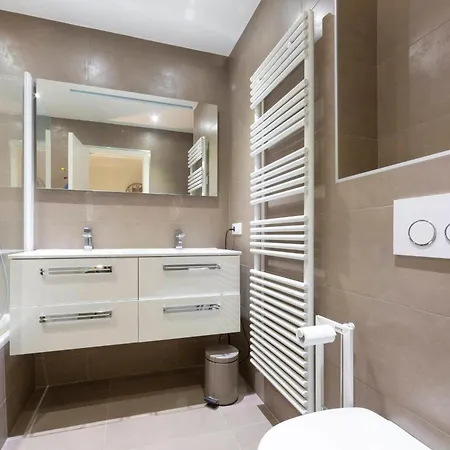 Dom wakacyjny Le Chambord Stylish 2-bedroom With Breathtaking View In Antibes! Antibes