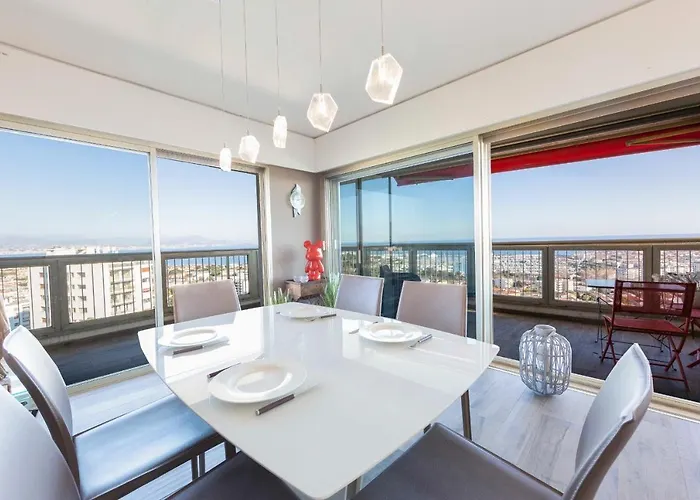 Le Chambord Stylish 2-bedroom With Breathtaking View In Antibes! Vakantiehuis *