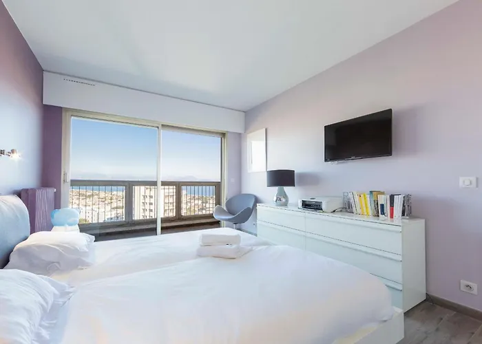 Le Chambord Stylish 2-bedroom With Breathtaking View In Antibes! Antibes