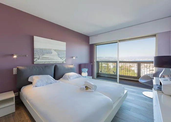 Vakantiehuis Le Chambord Stylish 2-bedroom With Breathtaking View In Antibes! Antibes