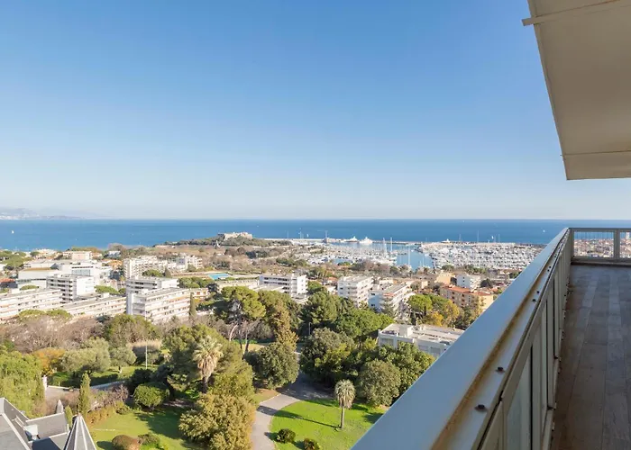 Le Chambord Stylish 2-bedroom With Breathtaking View In Antibes!